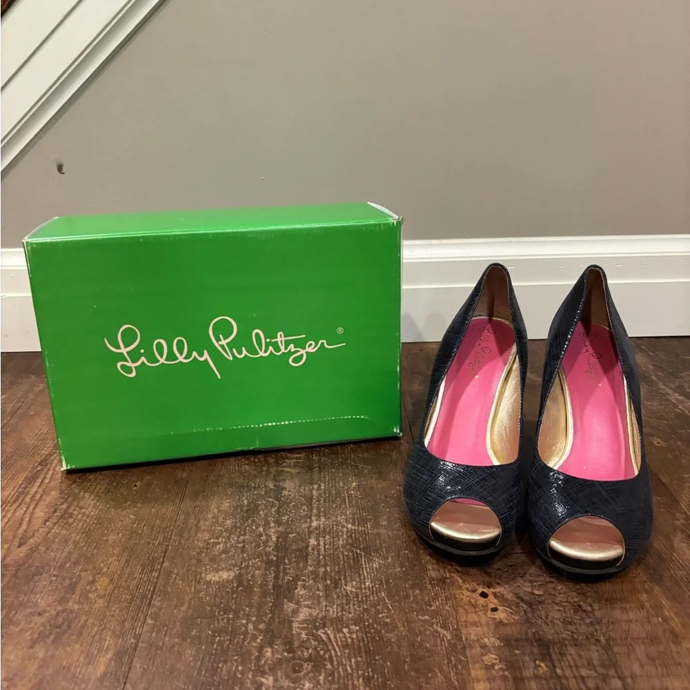 Lilly Pulitzer Navy Peep Toe Heels with Pink Insole - Picture 1 of 6